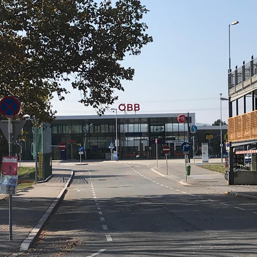 Lg Tiny Appartamento Korneuburg Esterno foto