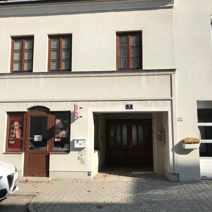 Lg Tiny Appartamento Korneuburg Esterno foto